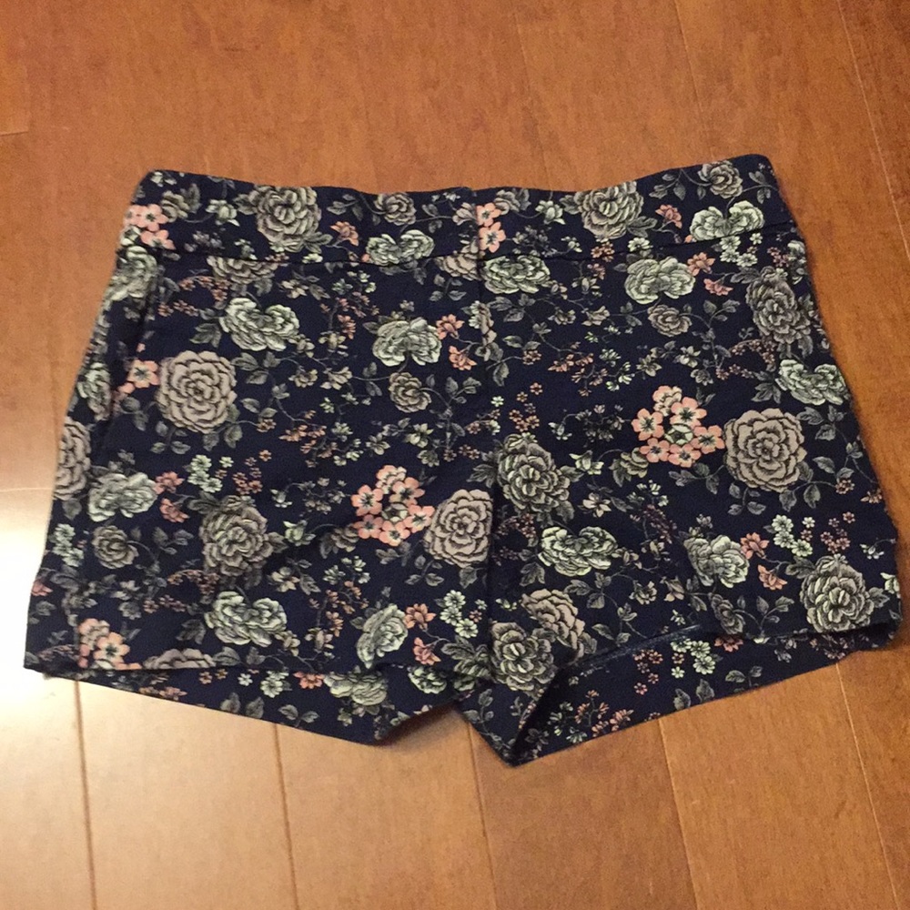 Loft navy shorts blush and cream flowers. Size 4